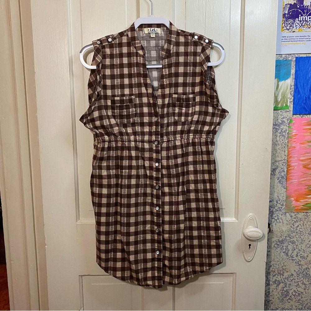 LEI | L.E.I. Life Energy Intelligence Brown Plaid Snap Button Top